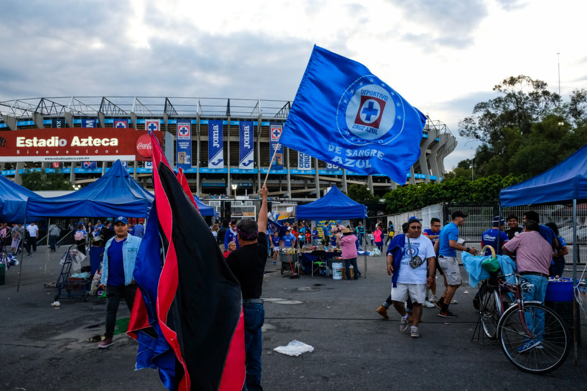 CRUZ AZUL : CRUCIFIÉS AU STADE AZTEC